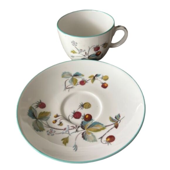 Royal Worcester England STRAWBERRY FAIR Flameproof Porcelain Tea Cup & Saucer - Picture 4 of 6